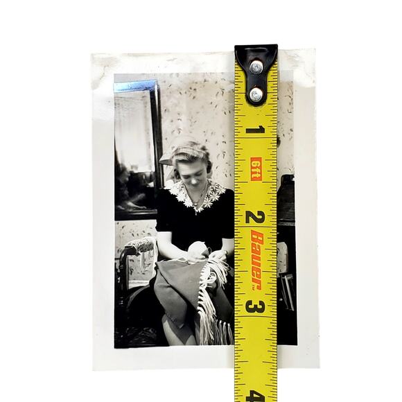 Vtg Pretty Young Lady Sewing Original Monochrome Photography Found Snapshot - Picture 2 of 4